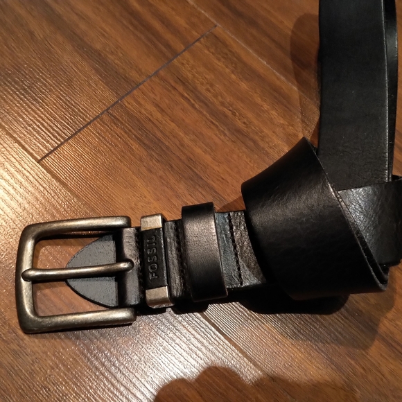 Fossil leather belt with steel engraved buckle - Picture 3 of 8